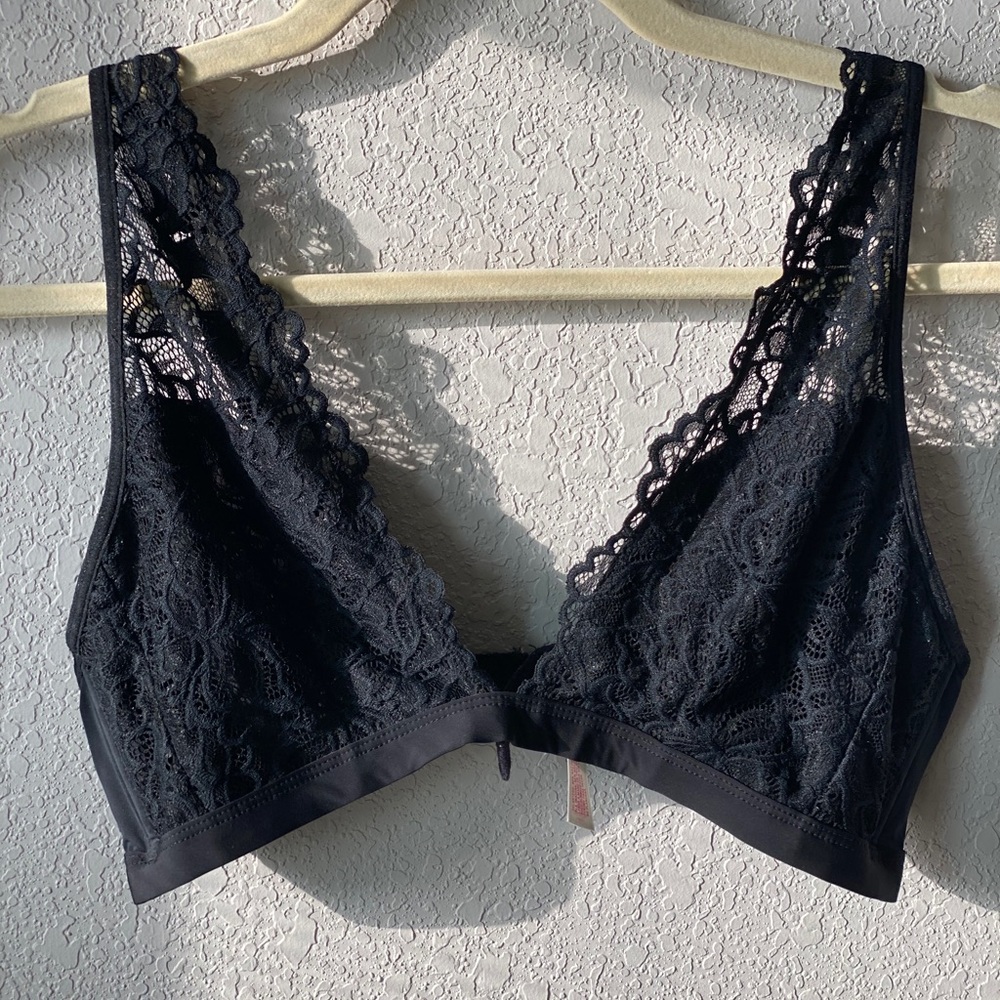 BLACK LACE BRALETTE